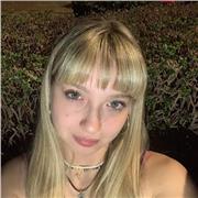 Hola! Soy una estudiante de Granada que está buscando un trabajo que pueda compatibilizar con los estudios.